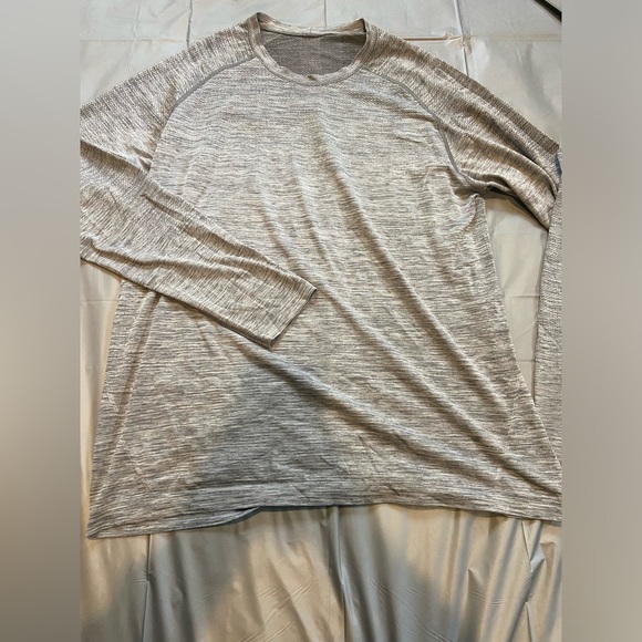 Men’s grey lululemon long sleeve - Picture 2 of 7